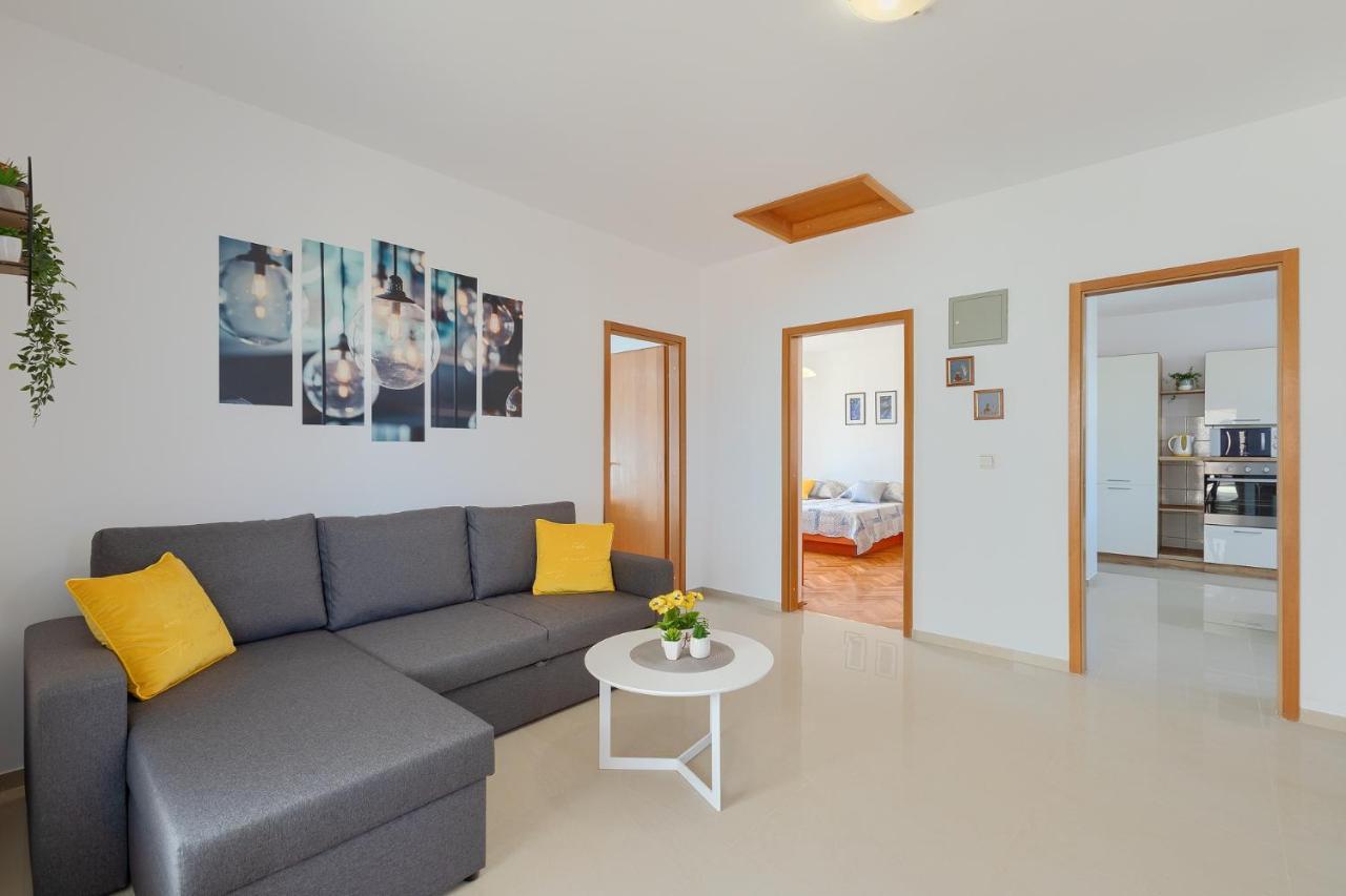 Apartment Christina Pula Exteriör bild