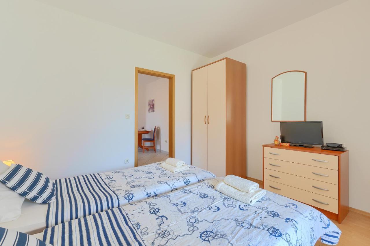 Apartment Christina Pula Exteriör bild